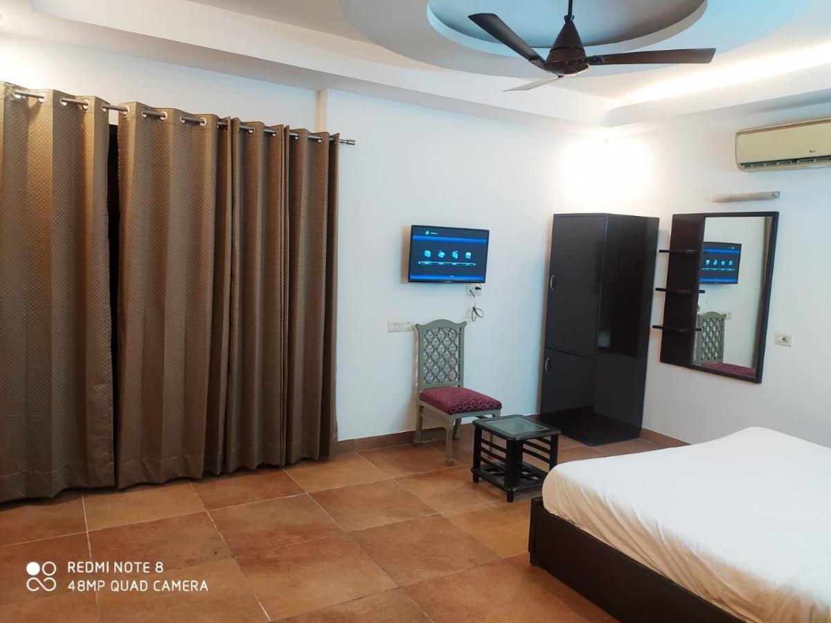 Hotel Delhi Airport Plaza Igi Airport Új-Delhi Kültér fotó