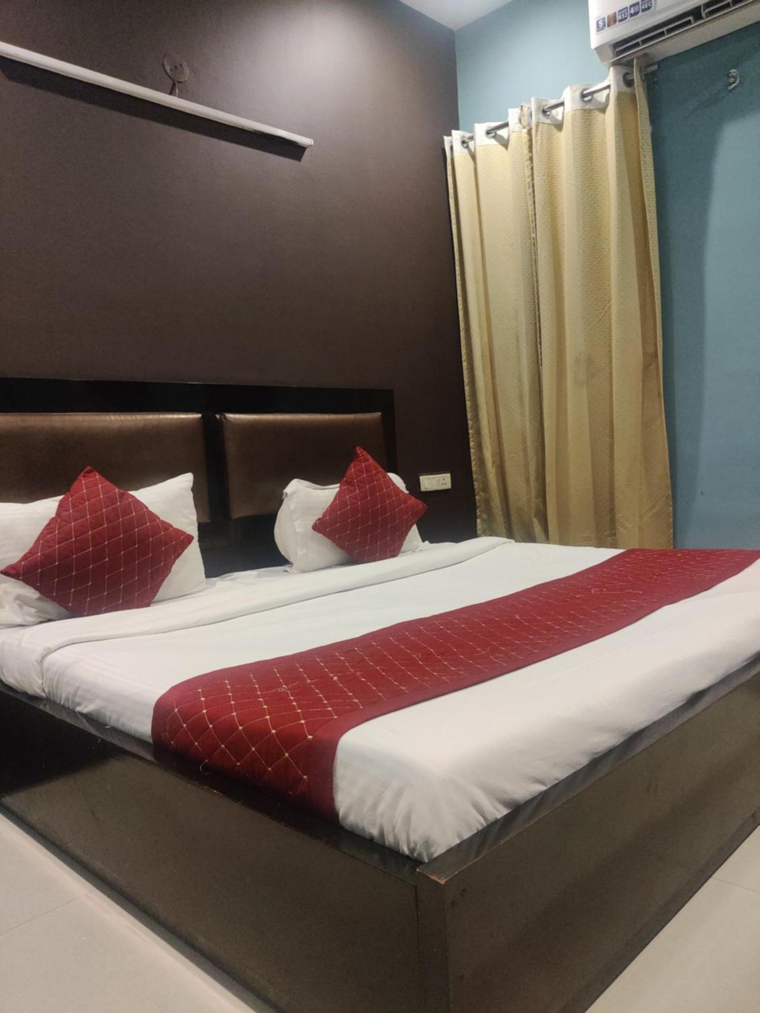 Hotel Delhi Airport Plaza Igi Airport Új-Delhi Kültér fotó